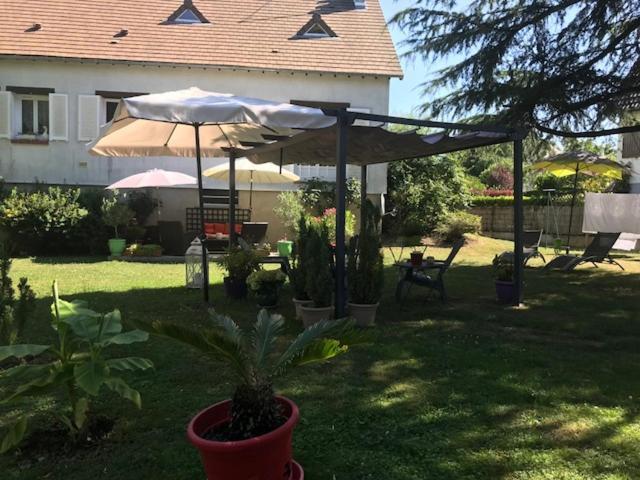 Bed and Breakfast Clos Du Bourg Saint-Cyr-en-Val Exterior foto